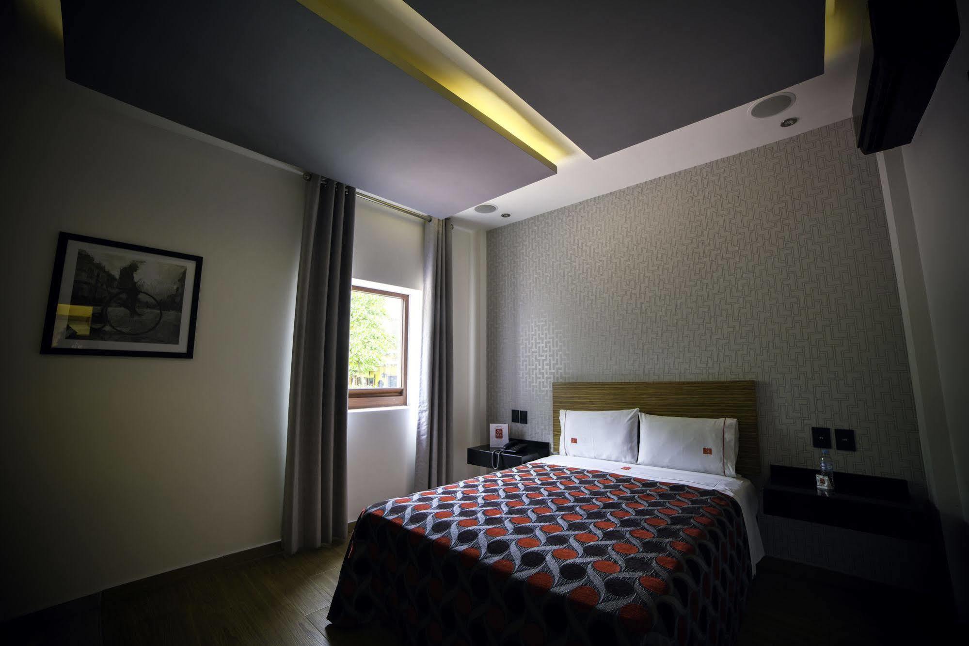 Six Hotel Guadalajara Expiatorio Zewnętrze zdjęcie