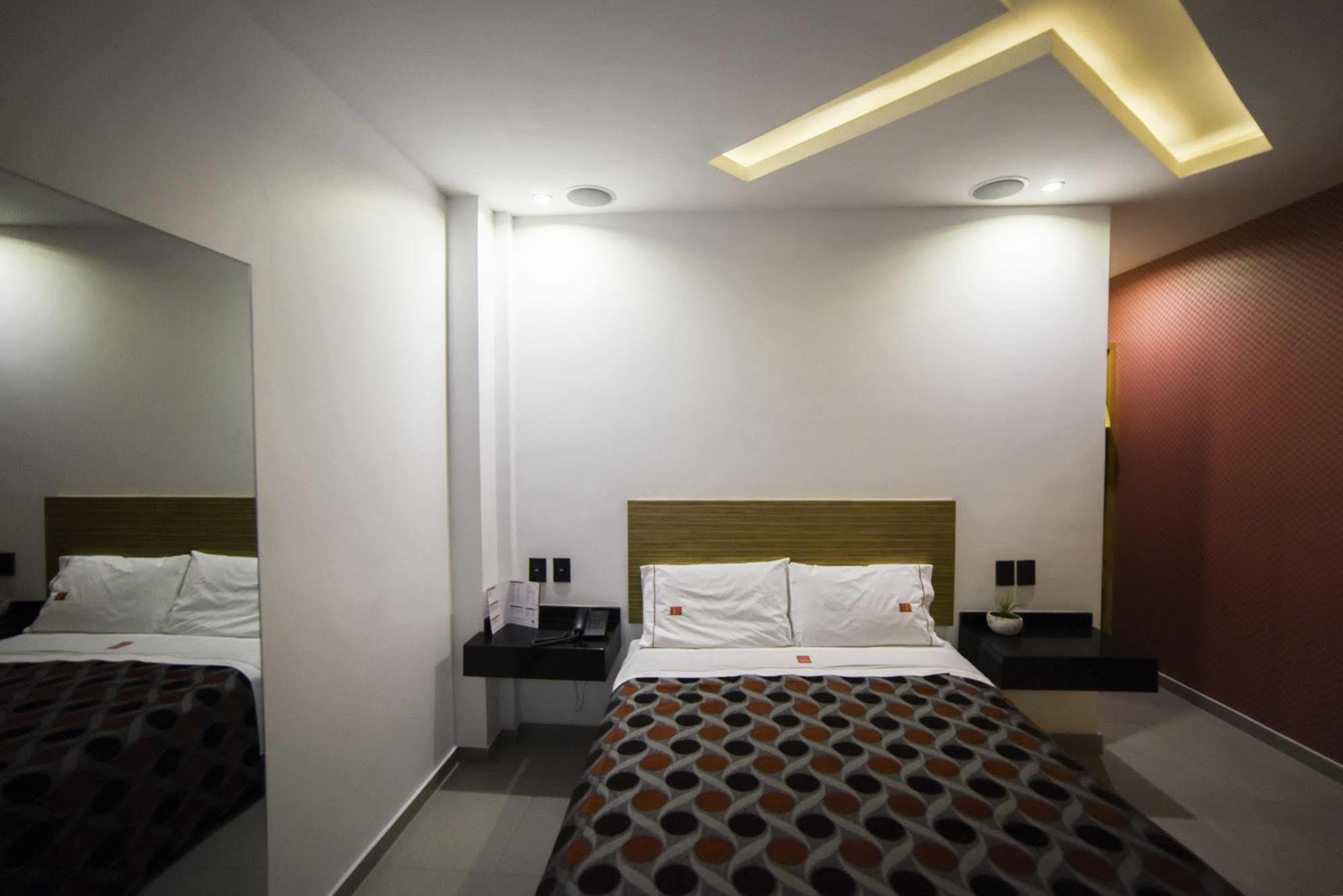 Six Hotel Guadalajara Expiatorio Zewnętrze zdjęcie